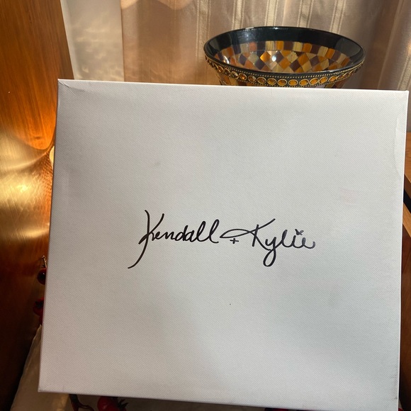 Kendall + Kylie blue and black velvet pattern - Picture 5 of 5